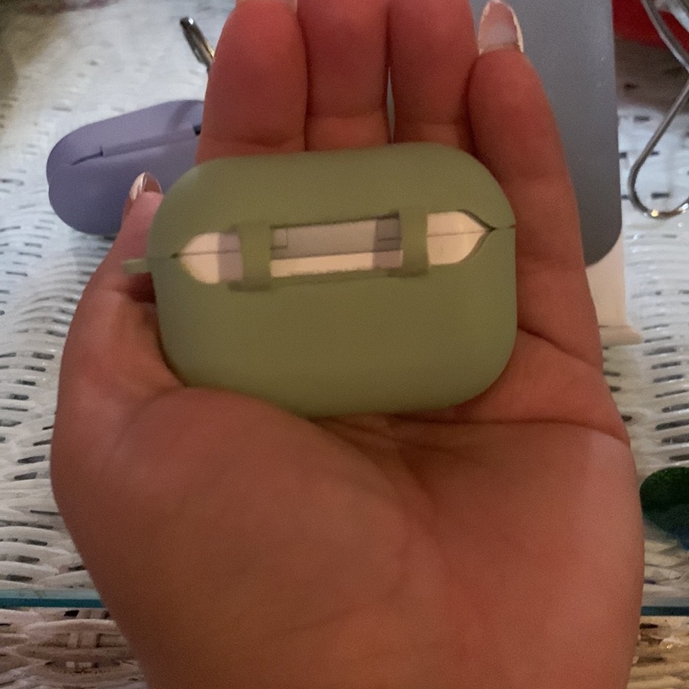 AirPod Pro Case - Picture 4 of 7